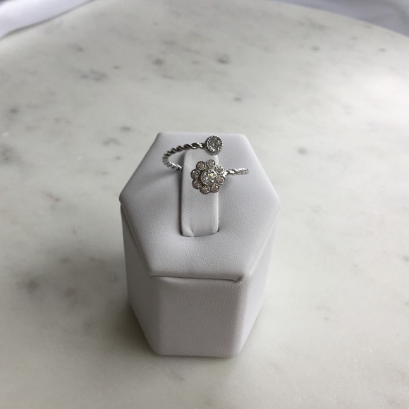 Clearance $15 Firm! Cz Flower Twisted Sterling Silver Ring - Picture 10 of 16